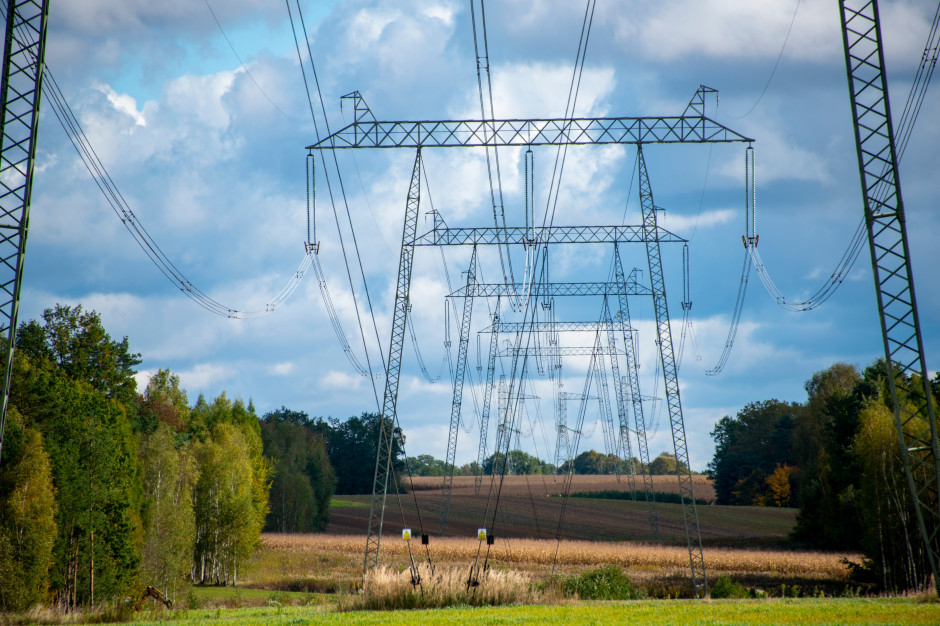 European Spot Power Prices Rise for Second Month as Heatwave Lifts Demand