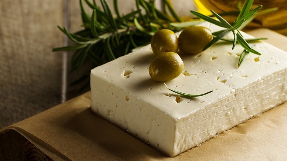 Feta and olive oil exports top €2.1bn as Greece strengthens two flagship food sectors