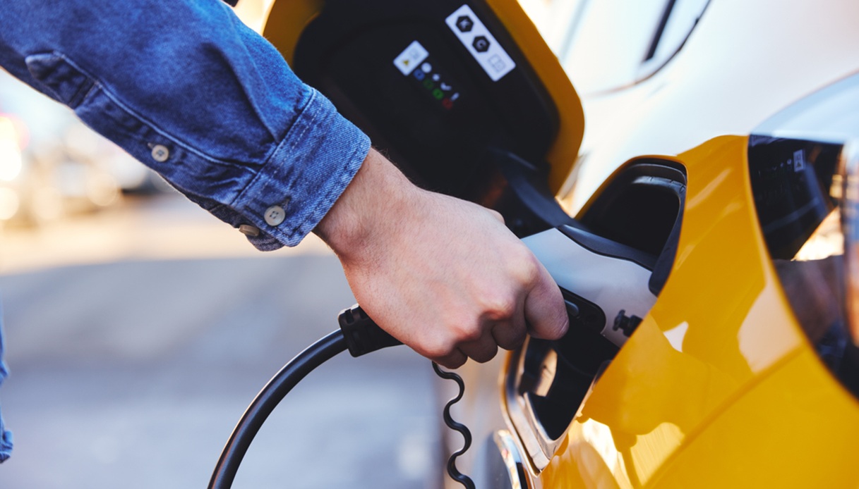 Italy’s Electric Car Registrations Rise 87.1% to Record 14,894 Units in June