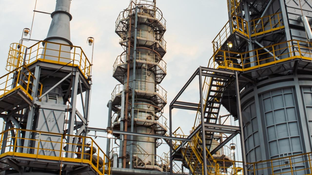 Las refinerías siberianas aplazan mantenimiento ante el riesgo de escasez en Rusia