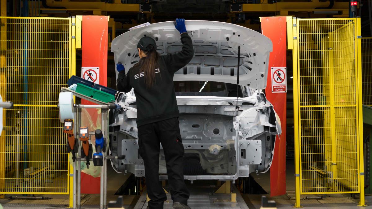 Spanish automakers’ profit falls 56% as record investment strains margins