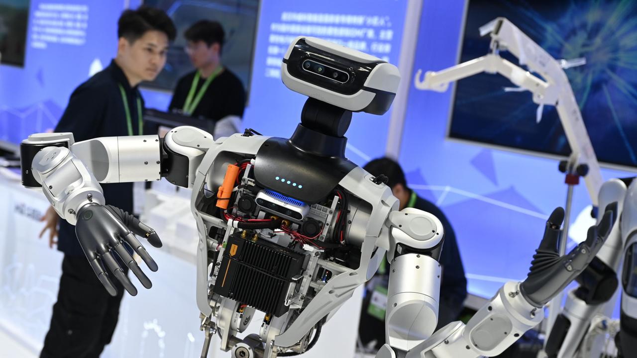 US bans imports of foreign mobile robots and solar inverters over security risks