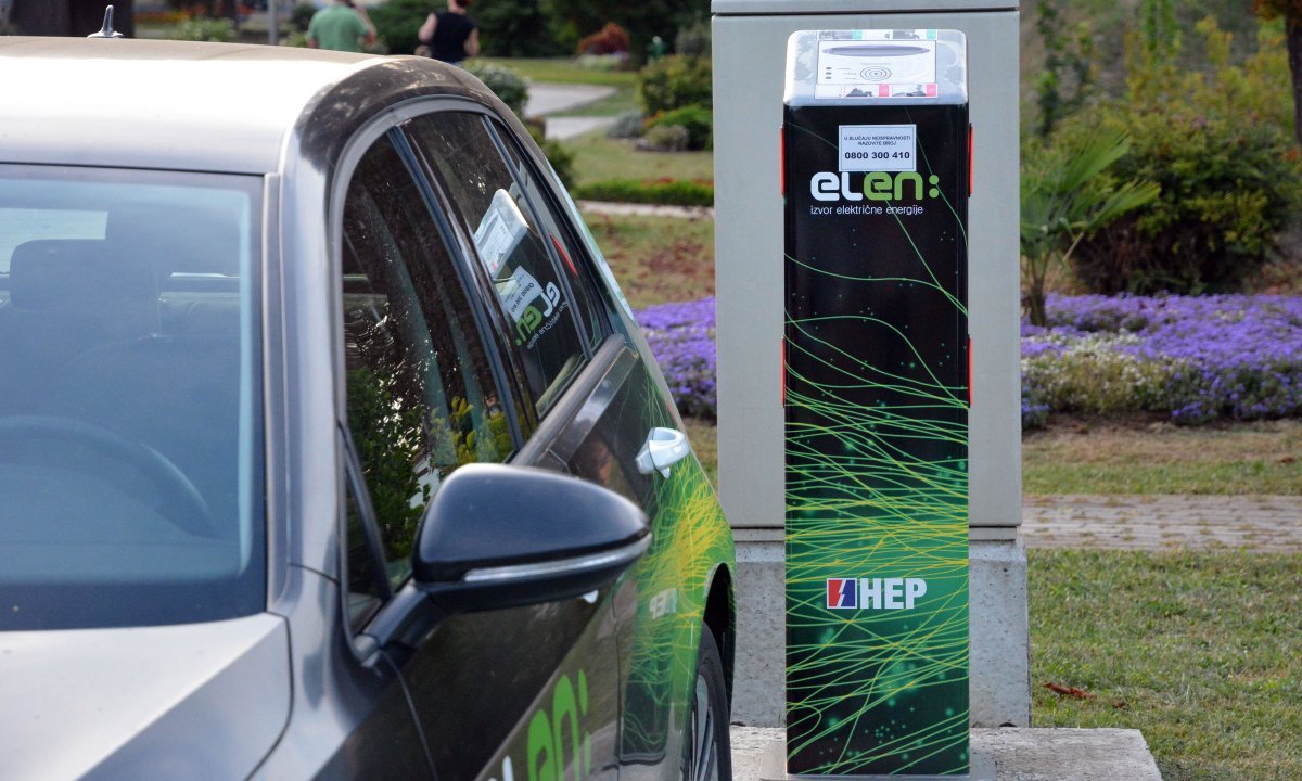 欧洲电动汽车7月销量提速，市场份额升至25.7%
