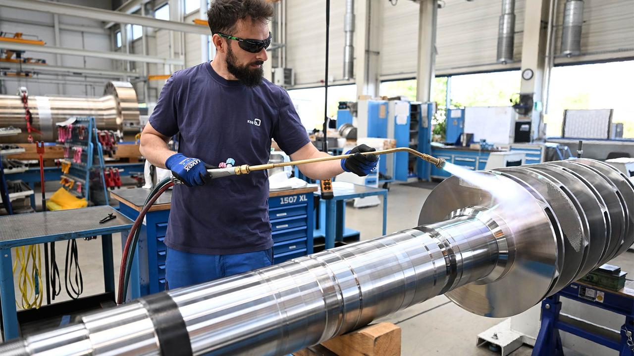 German machinery orders rise as demand outside Europe offsets regional weakness