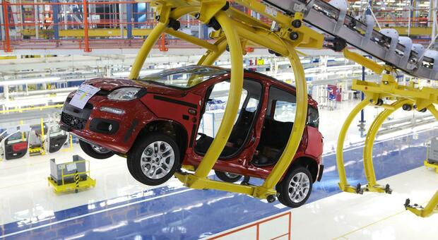 Italian industrial output falls in June as vehicle manufacturing accelerates