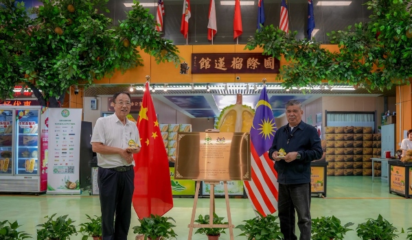 Malaysia seeks wider China access for premium durian, seafood and halal poultry