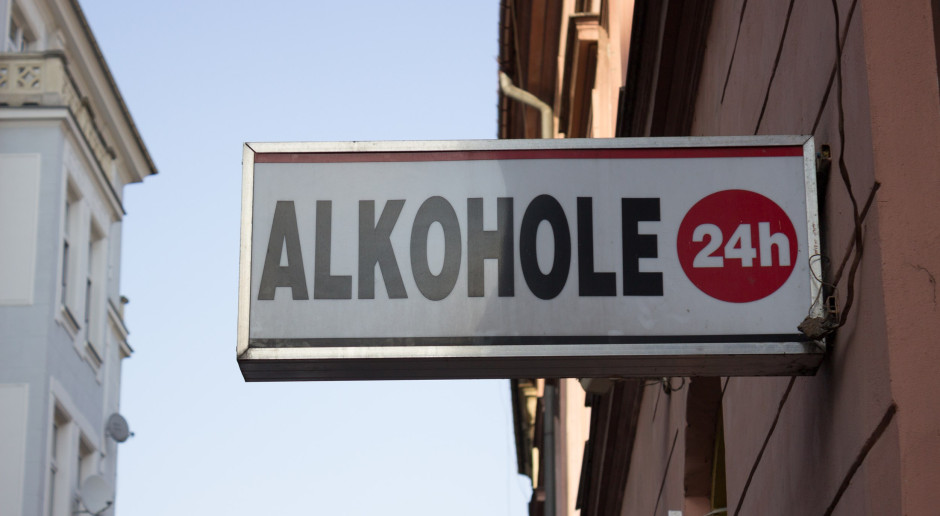 Polónia avalia taxa de 0,25% sobre vendas de álcool e tabaco