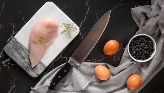 Mudanças na logística afetam oferta de frango e ovos na Ucrânia