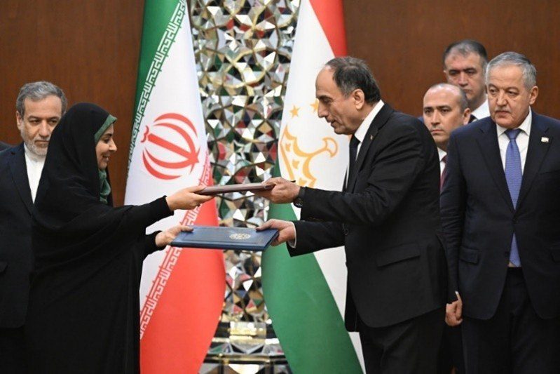 Tayikistán solicita a Irán 2,55 millones de toneladas de petróleo y combustibles