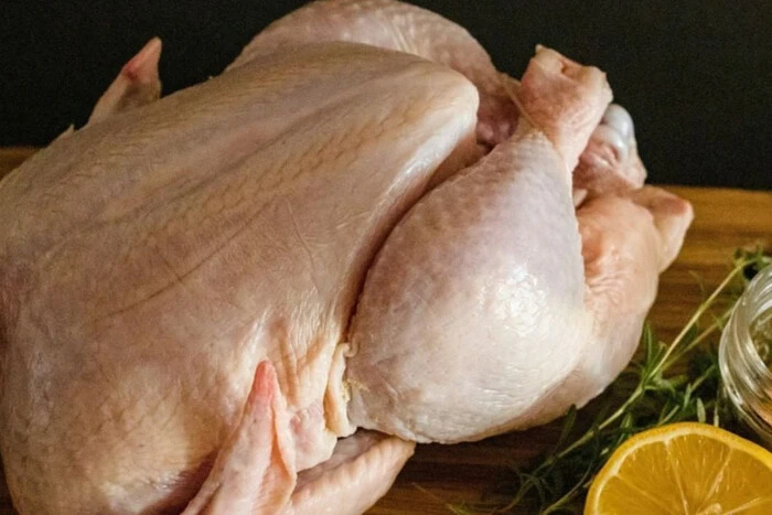 Ucrania prevé elevar la producción de pollo a 1,54 millones de toneladas en 2027