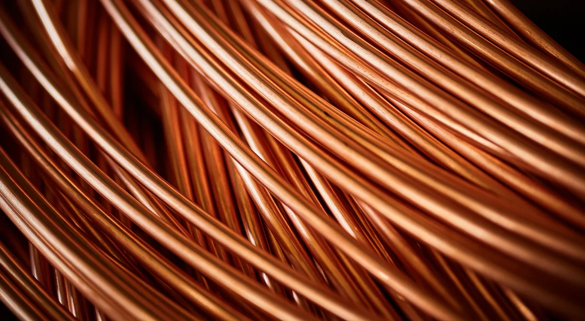 Ameaça tarifária dos EUA redireciona fluxos de cobre enquanto preços se aproximam do recorde