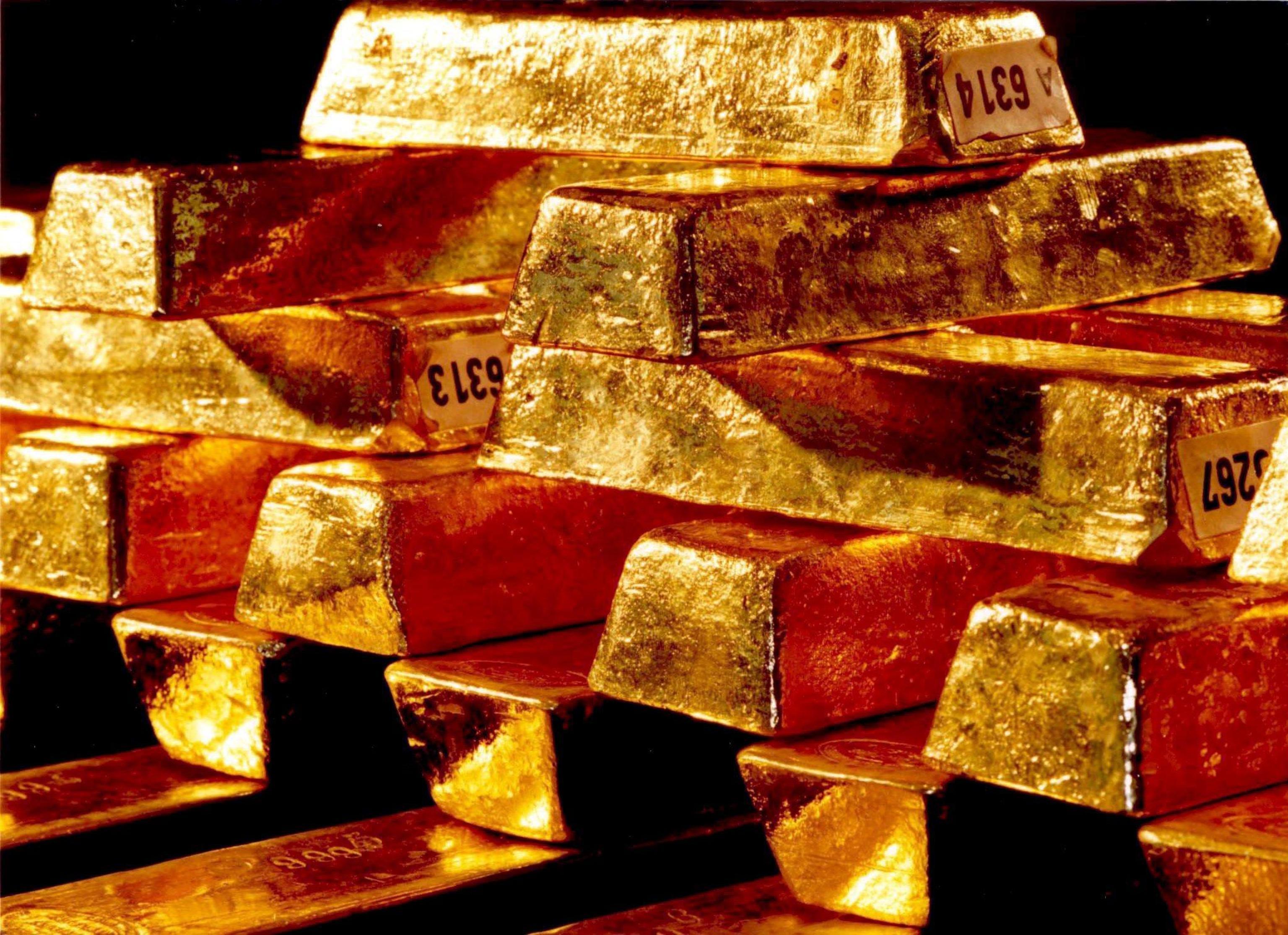 US Treasury buyback expansion revives gold rally as yields and dollar retreat