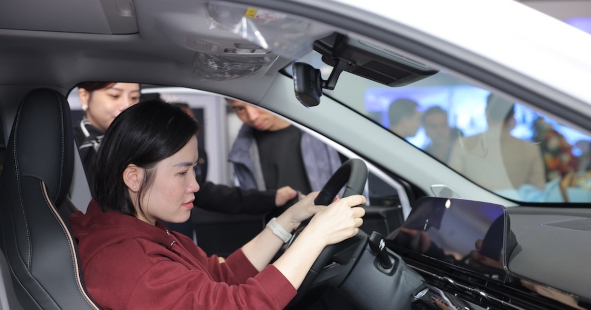 Vietnam car market faces broad August discounts as supply exceeds sales