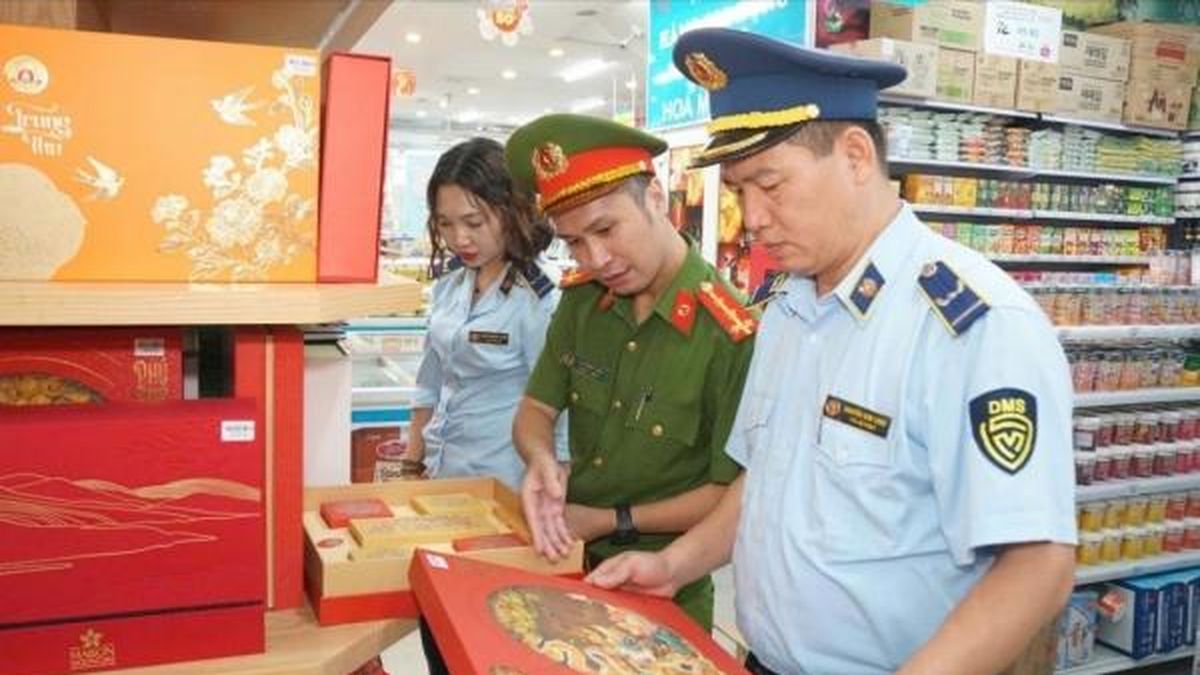 Вьетнам усиливает проверки безопасности продуктов к Празднику середины осени