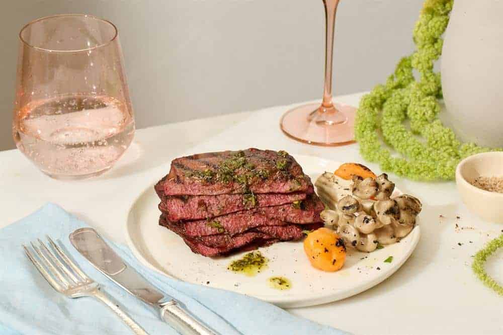 Carne cultivada obtém novas aprovações, mas continua longe do mercado de massa