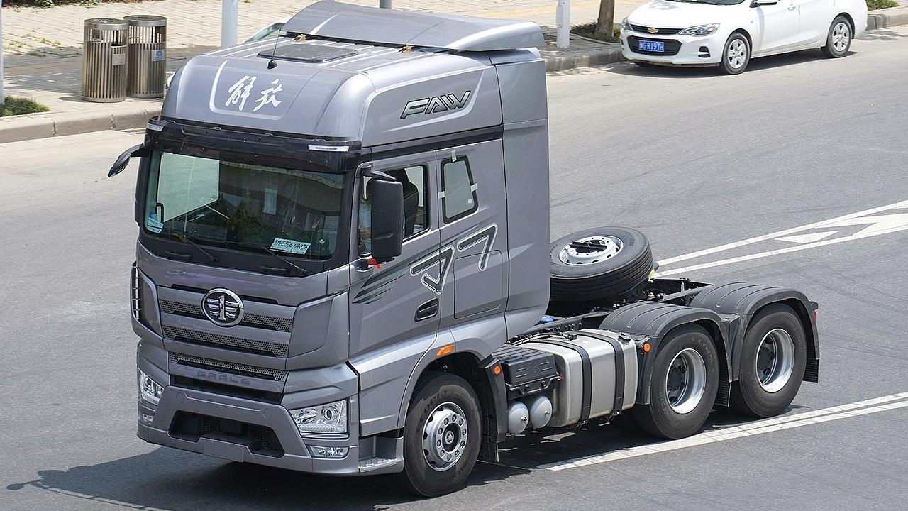 El Dongfeng 4180 se convierte en el camión pesado más vendido de Rusia mientras el mercado cae un 27 % en agosto