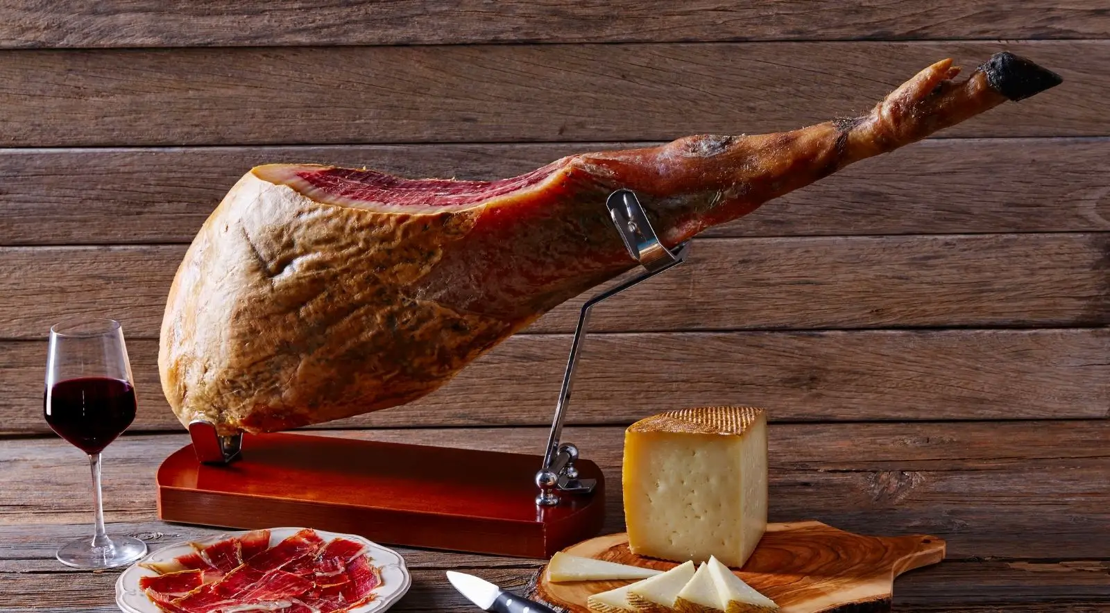 Grupo Fuertes compra Jamones Albarracín y suma capacidad de curación y maquila en Teruel