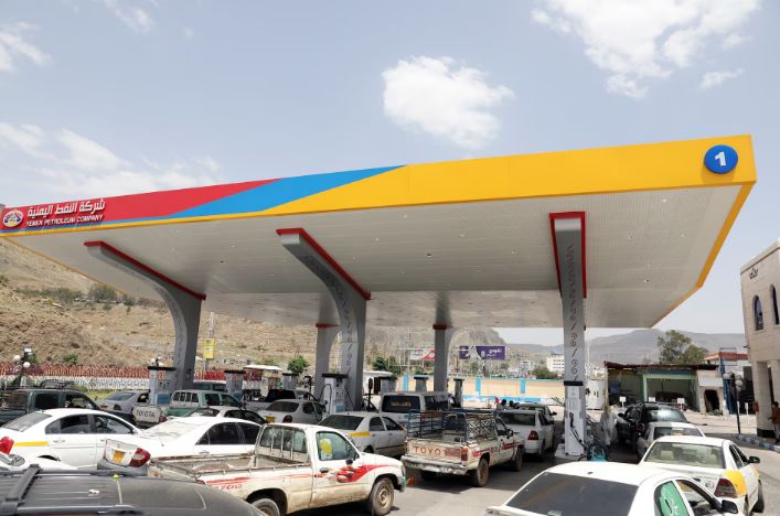 Los hutíes suben hasta un 21% los precios de los combustibles en Yemen