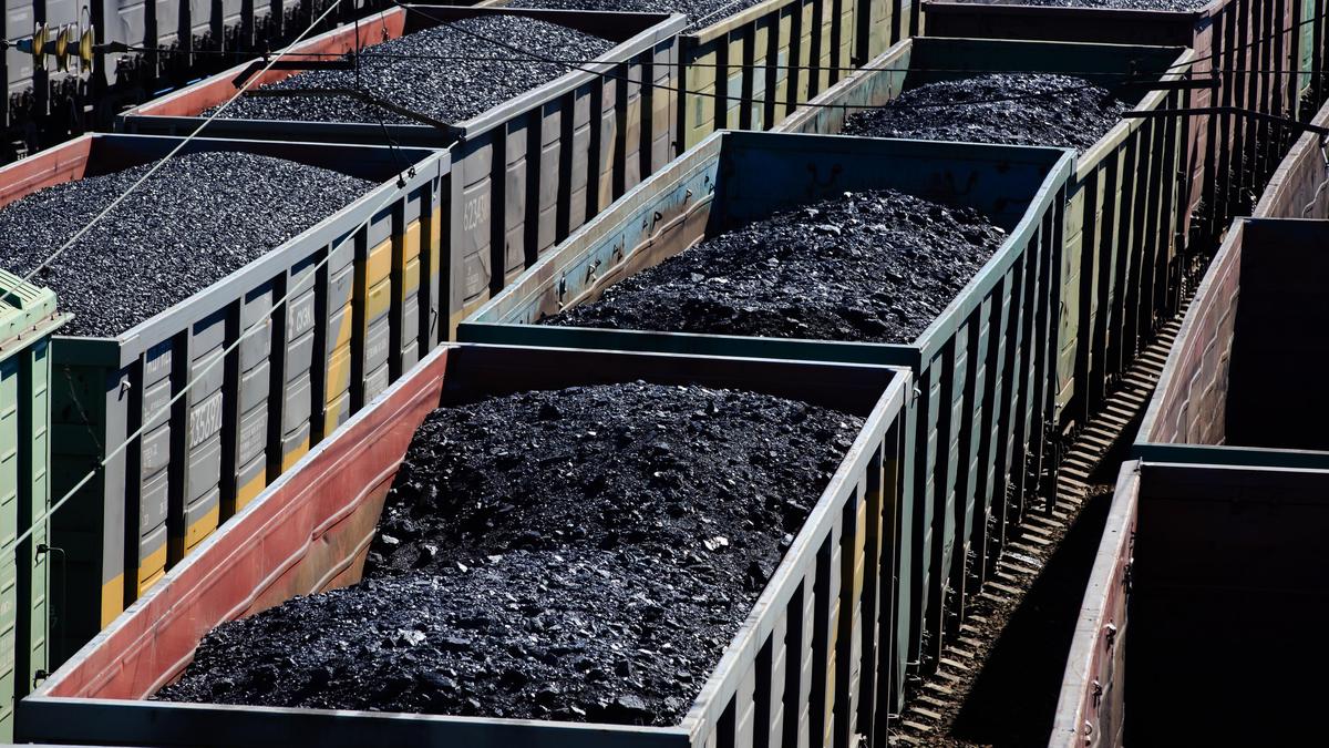 India aumenta las entregas ferroviarias de carbón ante las bajas reservas de 58 centrales