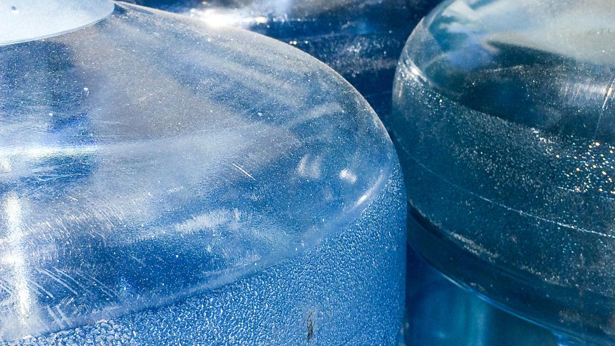 Consumo de água engarrafada na Indonésia revela ampla diferença regional