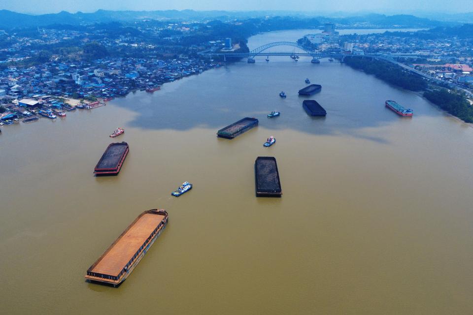 Indonesia Forecasts 12% Coal Output Decline to 720 Million Tonnes in 2026
