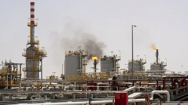 Rússia mantém liderança no petróleo da Índia e EUA avançam em GLP e GNL