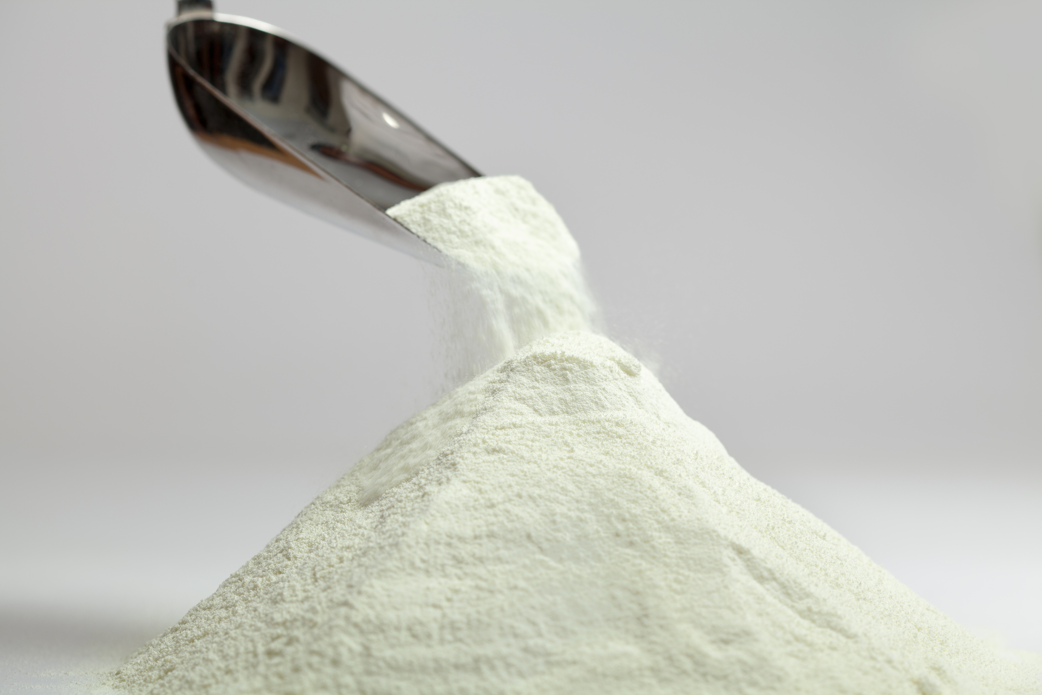 La leche desnatada en polvo supera a la entera en la subasta GDT por la demanda de proteína