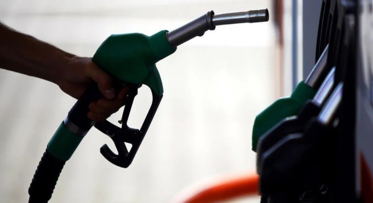 Los impuestos representan casi la mitad del precio de la gasolina en Europa