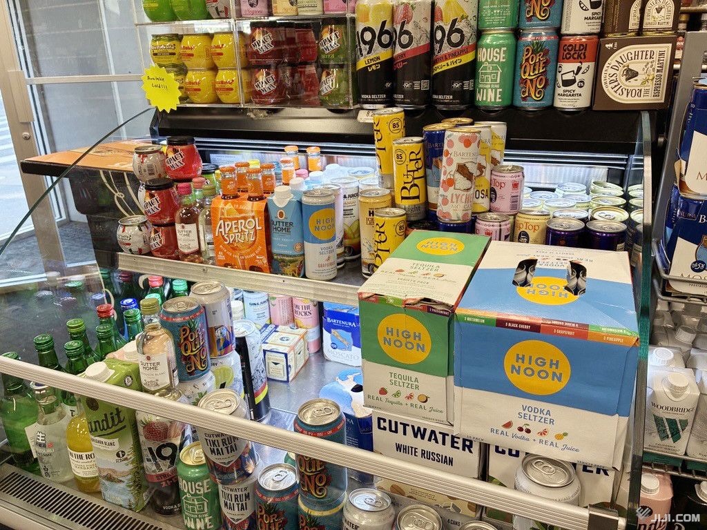Las bebidas alcohólicas listas para tomar crecen en EE. UU. mientras caen la cerveza y el vino